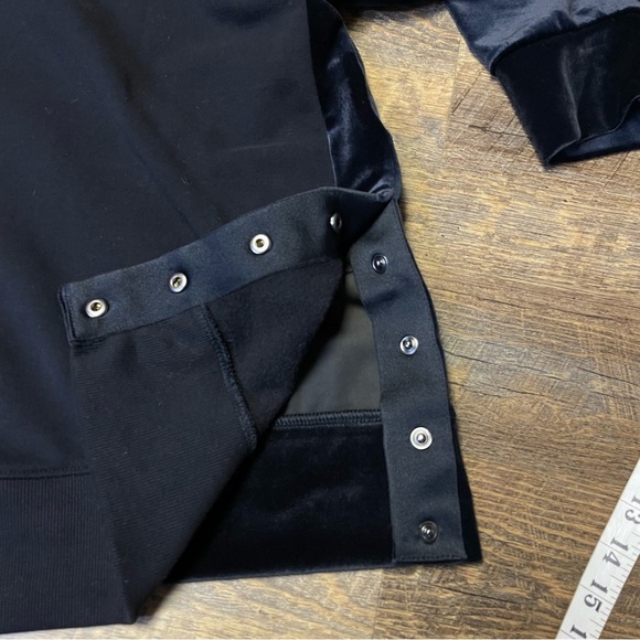 Athleta Retroplush Velvet Crewneck Sweatshirt Snap Sides Oversized Black Small - Picture 9 of 14